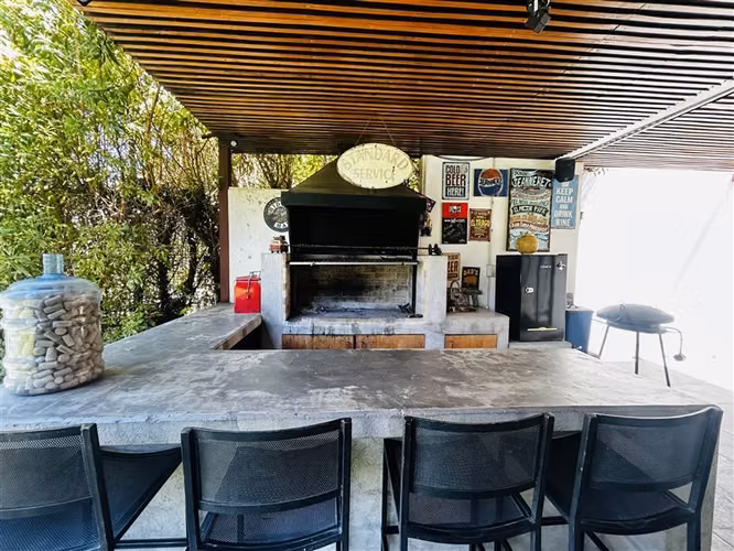 Casa en venta de 5 dorm. en Piedra Roja Colina