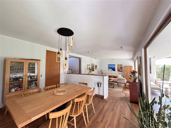 Casa en venta de 5 dorm. en Piedra Roja Colina