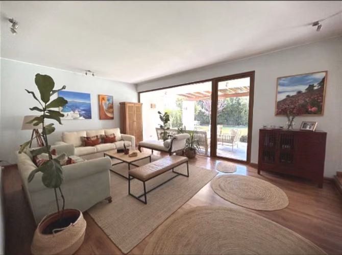 Casa en venta de 5 dorm. en Piedra Roja Colina