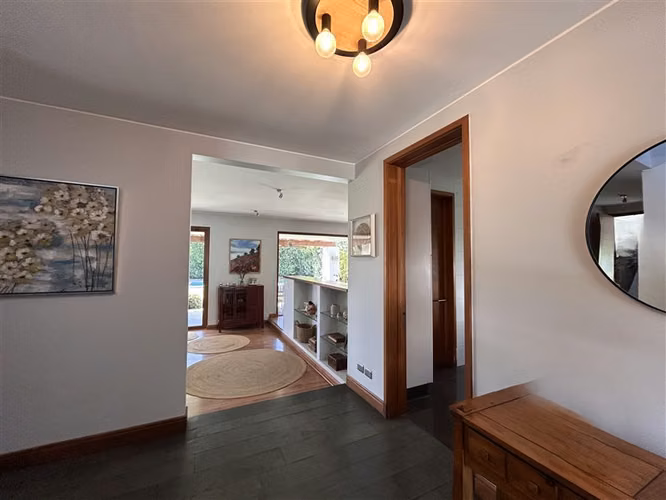 Casa en venta de 5 dorm. en Piedra Roja Colina