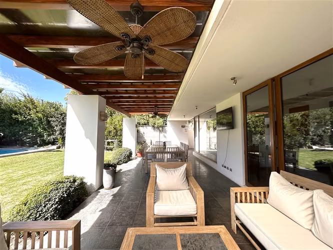 Casa en venta de 5 dorm. en Piedra Roja Colina