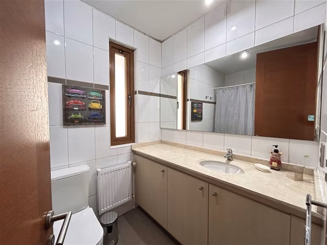 Casa en venta de 5 dorm. en Piedra Roja Colina