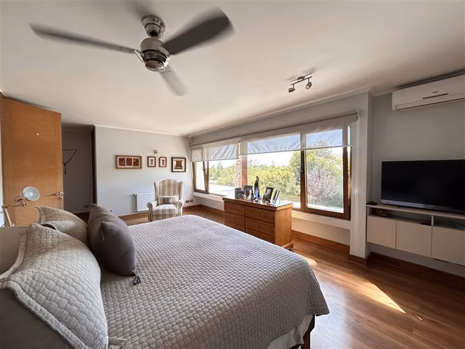 Casa en venta de 5 dorm. en Piedra Roja Colina
