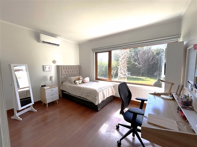 Casa en venta de 5 dorm. en Piedra Roja Colina