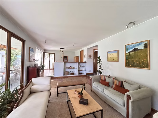 Casa en venta de 5 dorm. en Piedra Roja Colina