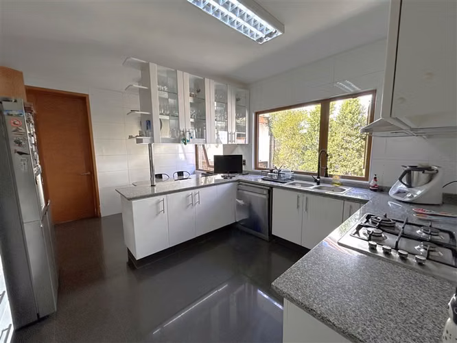 Casa en venta de 5 dorm. en Piedra Roja Colina
