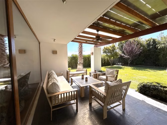 Casa en venta de 5 dorm. en Piedra Roja Colina