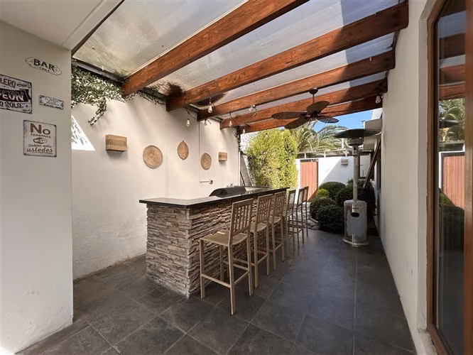 Casa en venta de 5 dorm. en Piedra Roja Colina