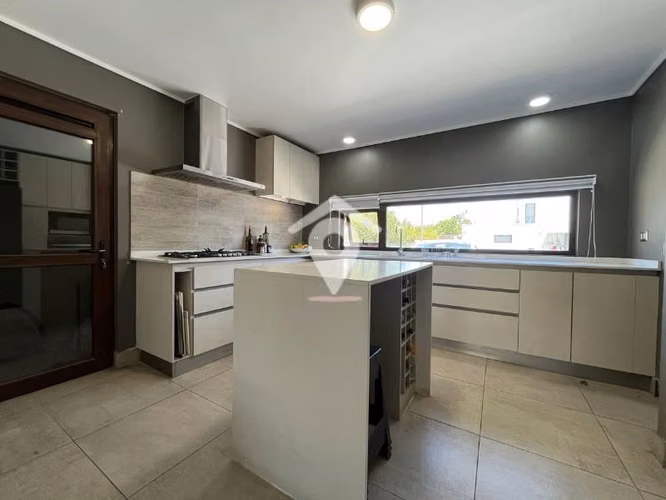 Casa en venta 3D 3B, 583 m2 ,Colegio Highlands, Chicureo