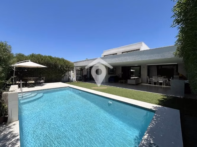 Casa en venta 3D 3B, 583 m2 ,Colegio Highlands, Chicureo