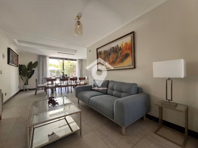 Casa en venta 3D 3B, 583 m2 ,Colegio Highlands, Chicureo