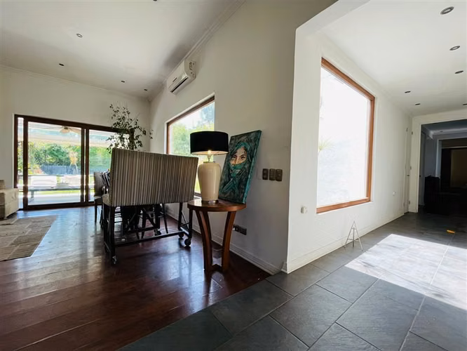 Casa en arriendo de 5 dorm. en Colina