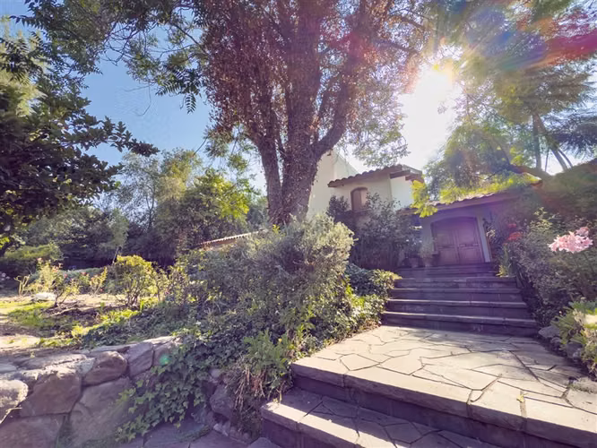 Casa en venta pasaje cerrado de 4 dorm. en La Reina Alta
