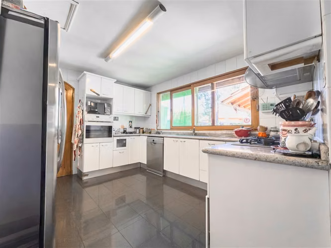 Casa en venta pasaje cerrado de 4 dorm. en La Reina Alta