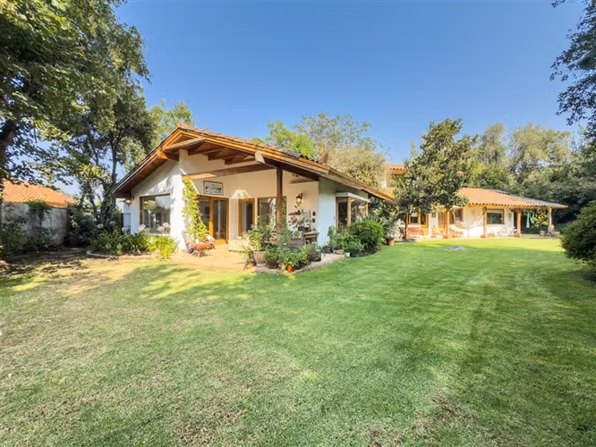 Casa en venta pasaje cerrado de 4 dorm. en La Reina Alta