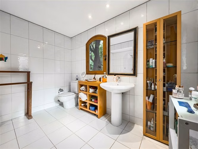 Casa en venta pasaje cerrado de 4 dorm. en La Reina Alta