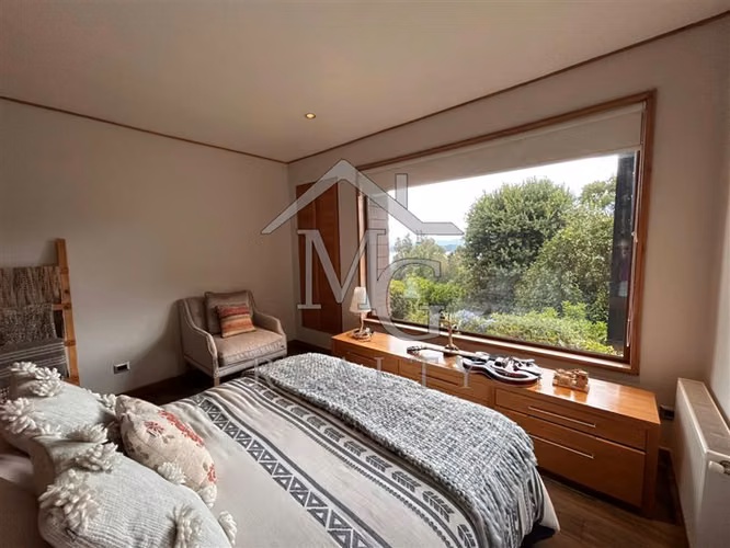 Maravillosa casa en venta de 6 dorm. en lago Panguipulli