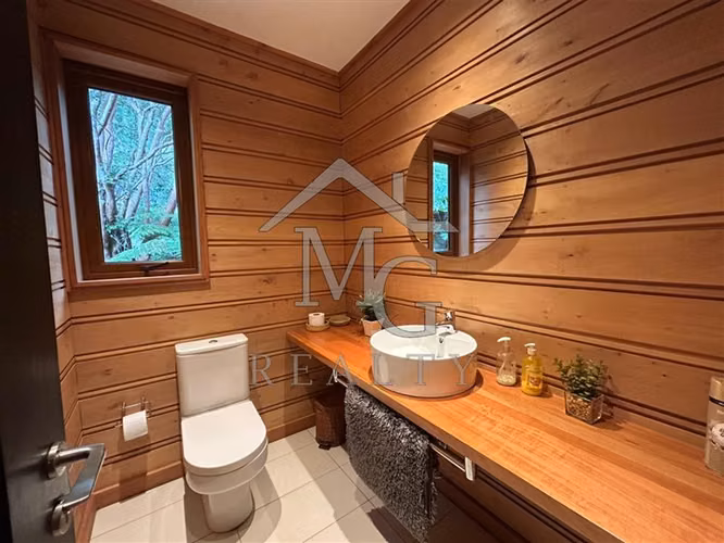 Maravillosa casa en venta de 6 dorm. en lago Panguipulli