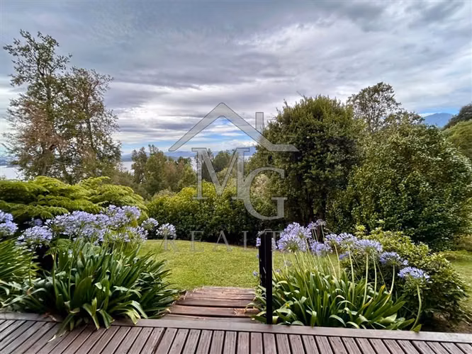 Maravillosa casa en venta de 6 dorm. en lago Panguipulli