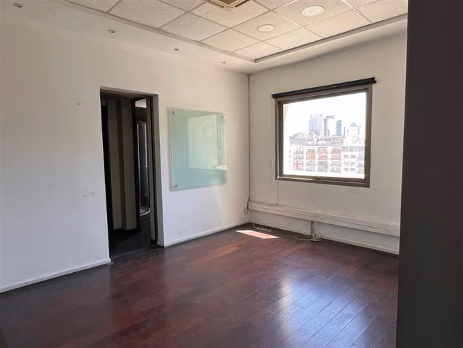 Piso Comercial en venta, calle Agustinas, Santiago