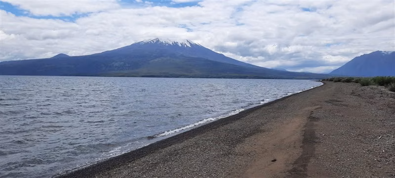 OPORTUNIDAD PARCELA A ORILLA DE LAGO VISTA AL VOLCÁN OSORNO