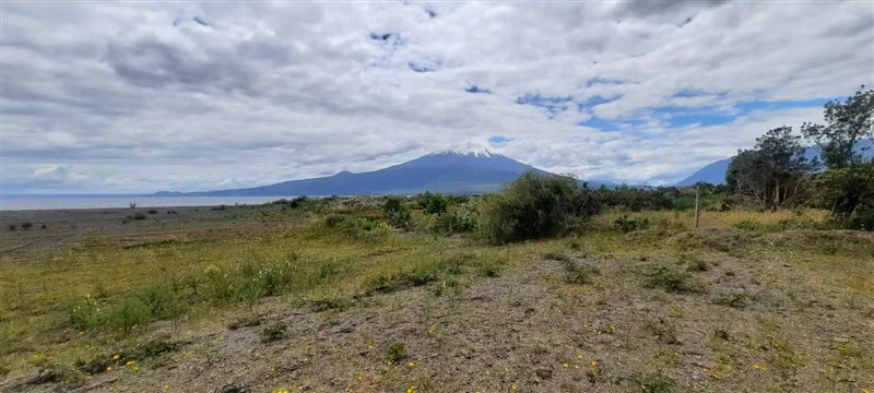 OPORTUNIDAD PARCELA A ORILLA DE LAGO VISTA AL VOLCÁN OSORNO