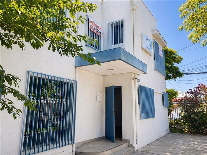 Amplia Oficina en venta en Providencia
