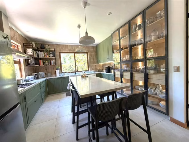 Casa en venta de 4 dorm. en Colina