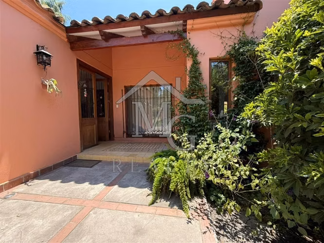 Casa en venta de 4 dorm. en Colina