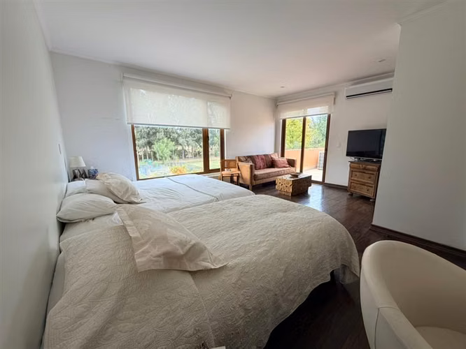 Casa en venta de 4 dorm. en Colina