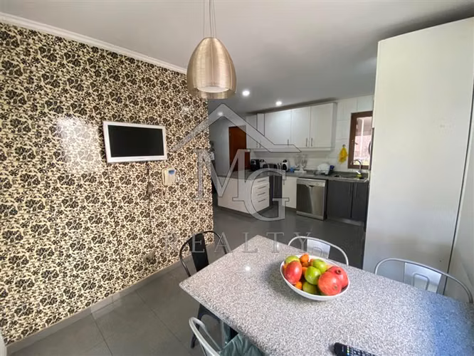 Casa en venta de 4 /5 dorm. en Piedra Roja Colina