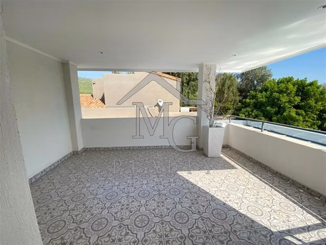Casa en venta de 4 /5 dorm. en Piedra Roja Colina
