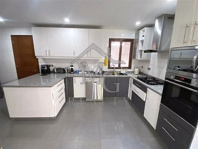 Casa en venta de 4 /5 dorm. en Piedra Roja Colina
