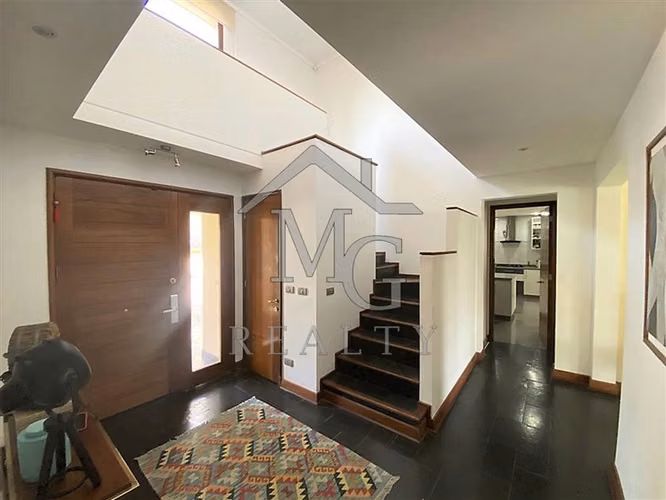 Casa en venta de 4 /5 dorm. en Piedra Roja Colina