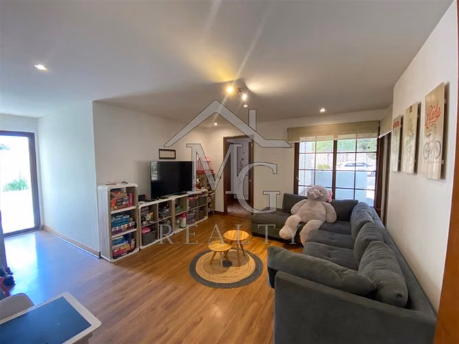Casa en venta de 4 /5 dorm. en Piedra Roja Colina