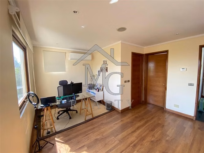Casa en venta de 4 /5 dorm. en Piedra Roja Colina
