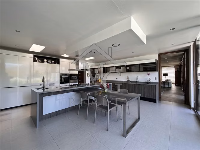 Casa en venta de 5 dorm. en Hacienda de chocureo Colina