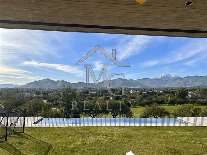 Casa en venta de 6 dorm. en Piedra Roja Colina