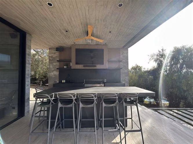 Casa en venta de 6 dorm. en Piedra Roja Colina