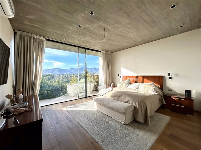 Casa en arriendo de 6 dorm. en Colina