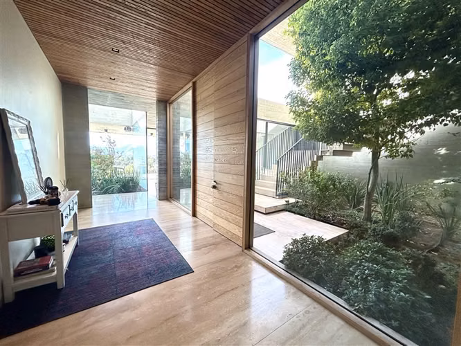 Casa en arriendo de 6 dorm. en Colina