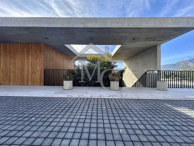 Casa en arriendo de 6 dorm. en Colina