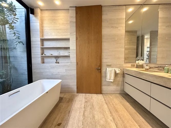 Casa en arriendo de 6 dorm. en Colina