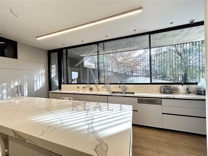 Casa en arriendo de 6 dorm. en Colina