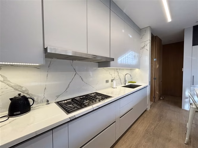 Casa en arriendo de 6 dorm. en Colina