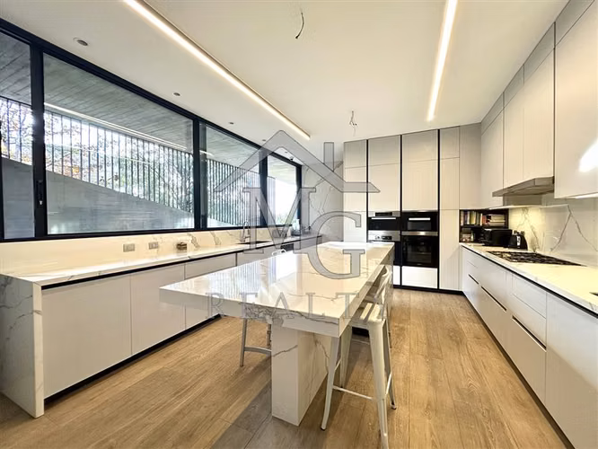 Casa en arriendo de 6 dorm. en Colina