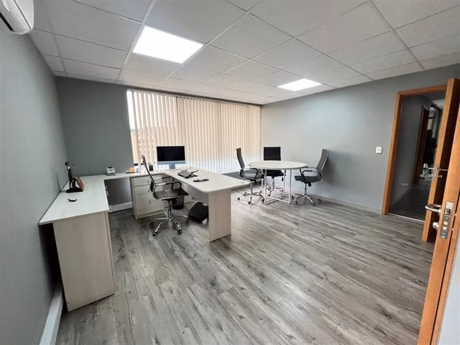 Oficina en arriendo en el centro de Talca