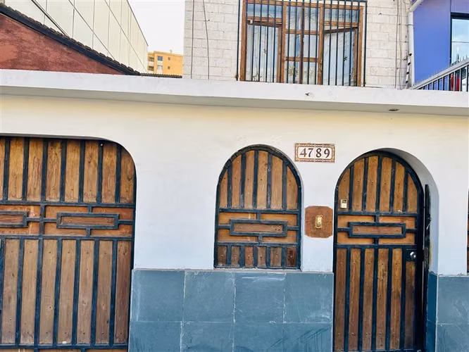 Se Vende Casa en Conjunto Reina Mar de 4 dorm. en Iquique