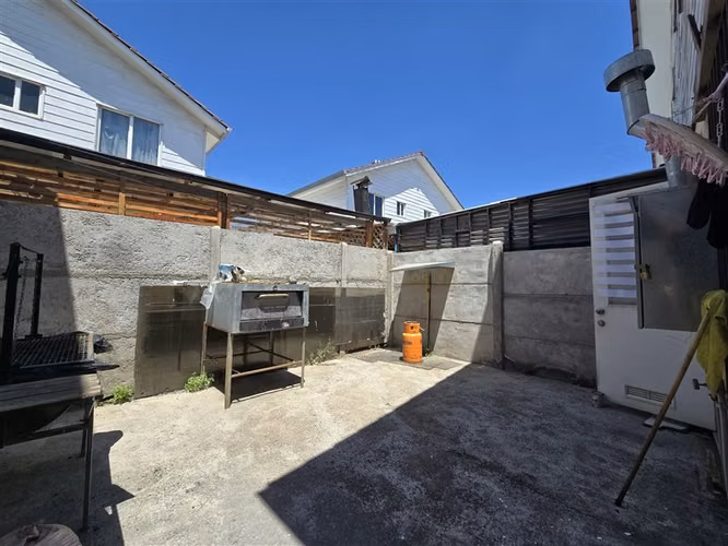 Casa de 2 pisos, perfecta para empezar en Valle Grande