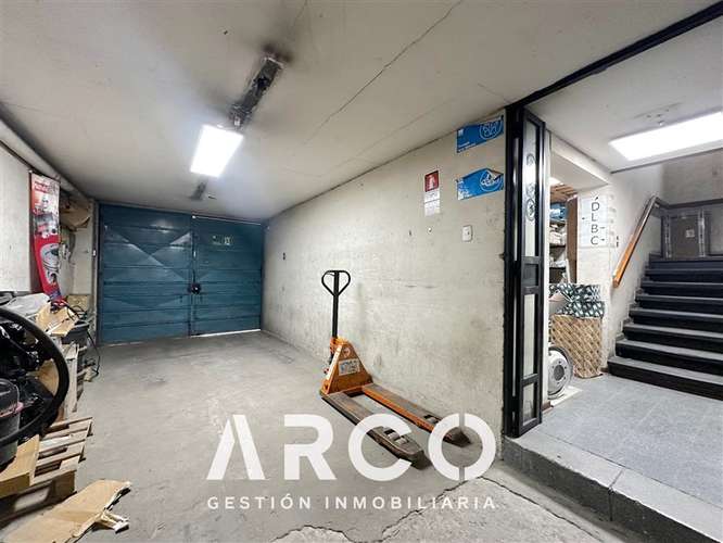 319 m2 de Bodegas + Local Comercial en venta en Santiago - Imagen 2